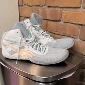 Asics Matflex White and Light Gray Wrestling Shoes with Gold Accents